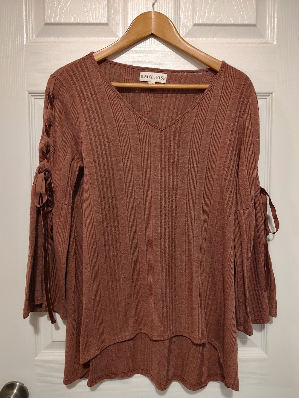Knox Rose Ribbed V-Neck Tie-Sleeve Top in Rust Brown